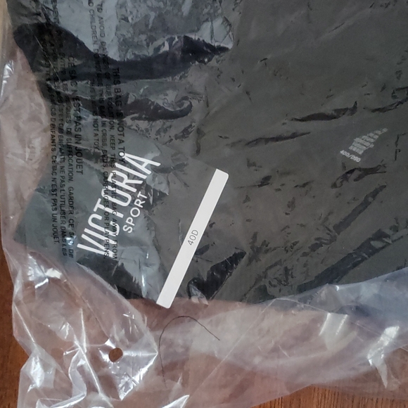 Victoria's Secret Incredible Lightweight Max - Picture 2 of 3